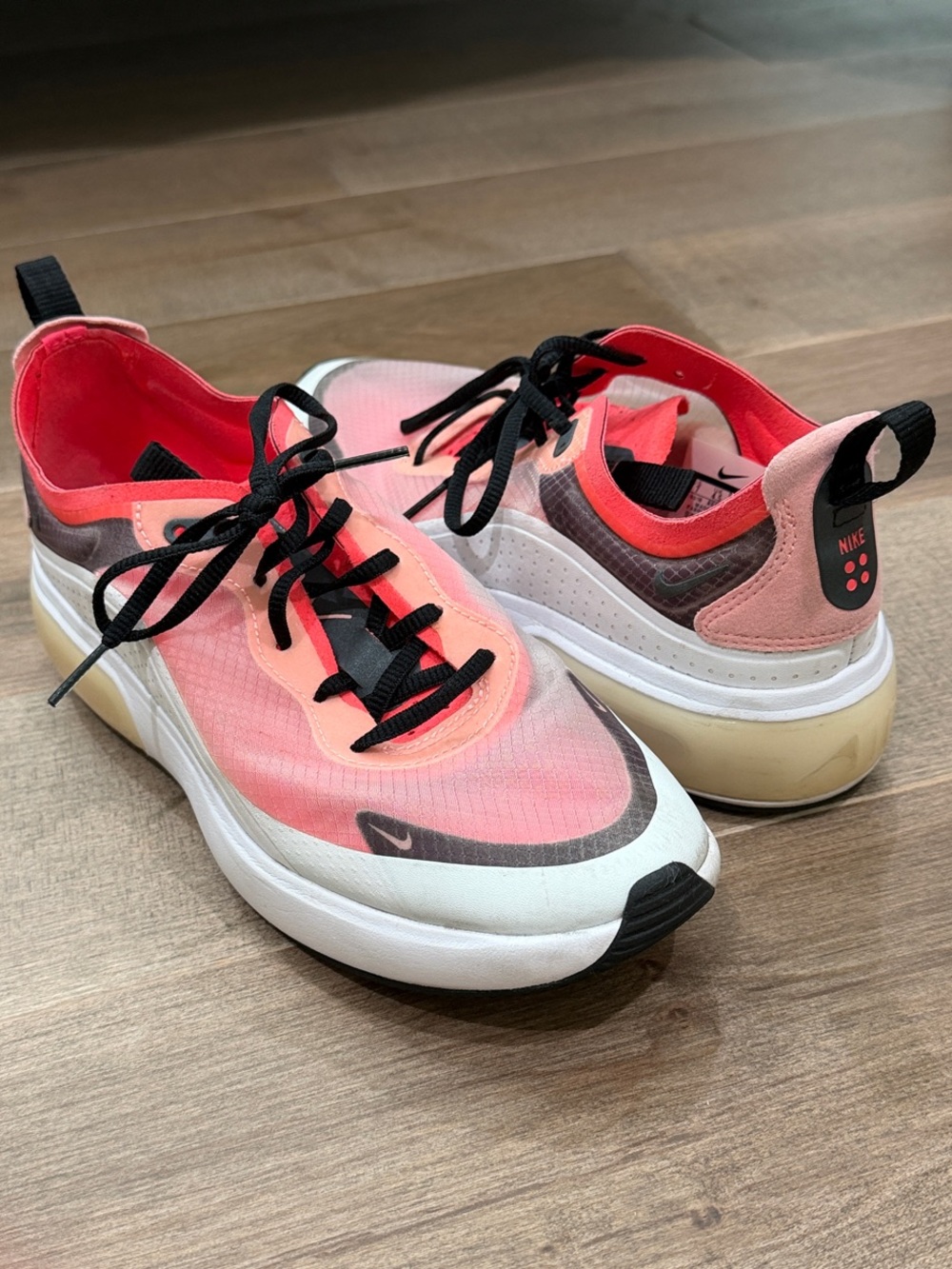 Nike Air Max Dia in Flash Crimson — RARE!